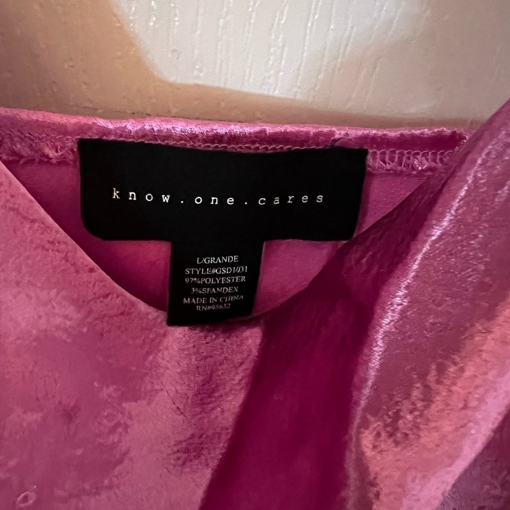 Calvin Klein Elegant Pink Satin Dress - Picture 4 of 6